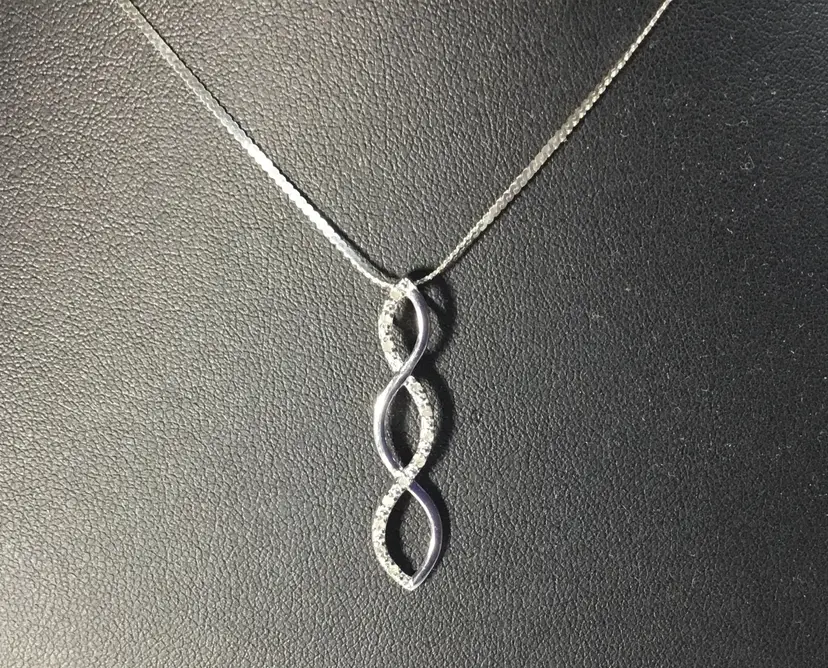 Necklace, sterling Italy chain 15" w/ sterling, triple loop pendant 1 & 3/8"