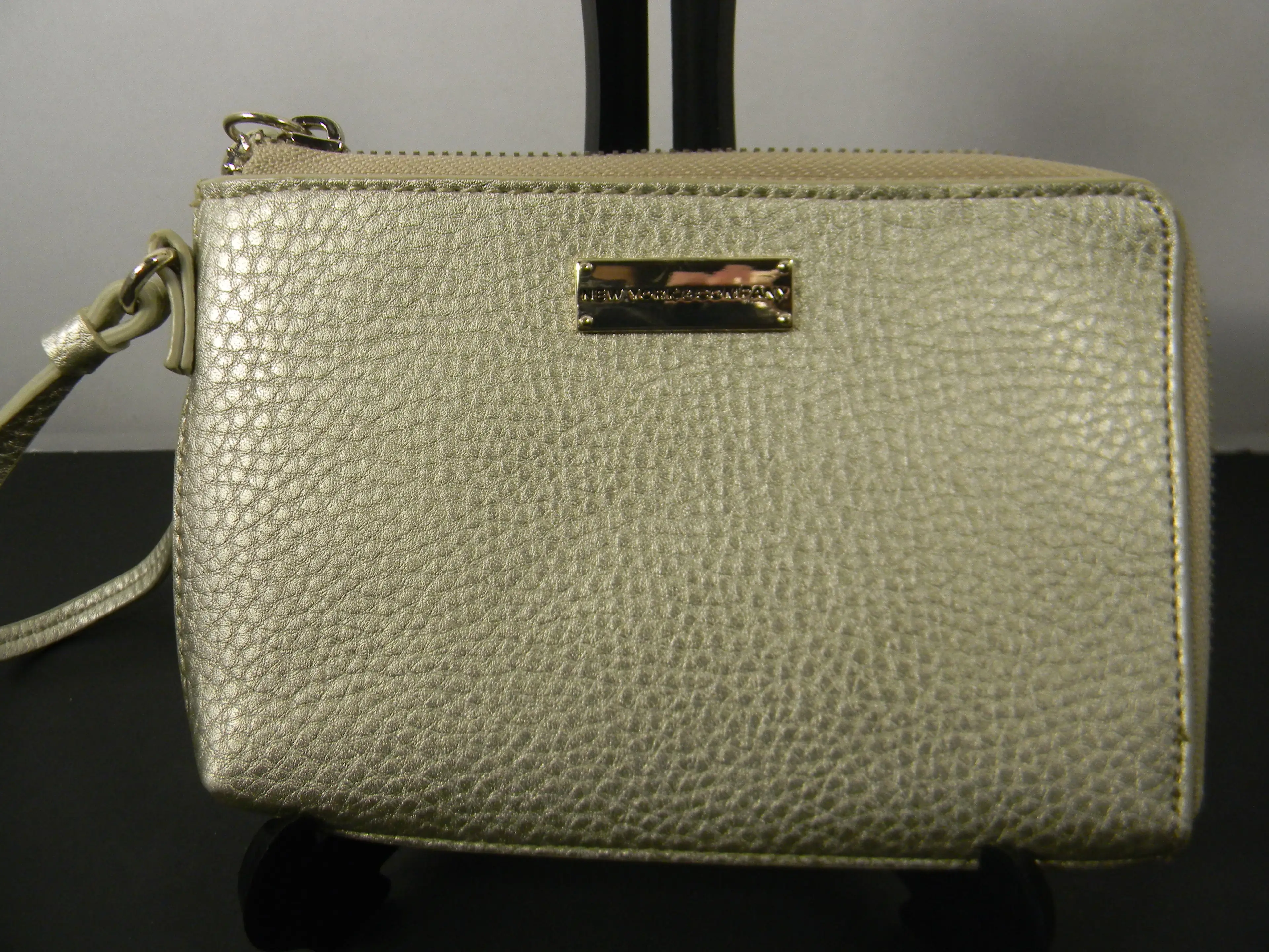 Image 1 of 6