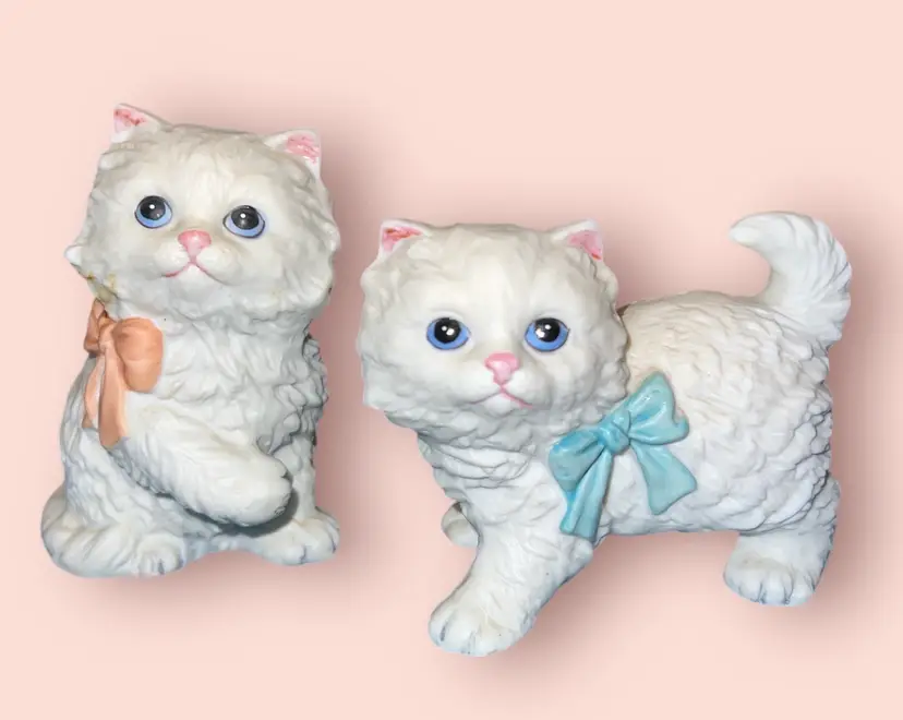 Cute Pair of Vintage Homco White Persian Kittens Pink & Blue Bows 1428