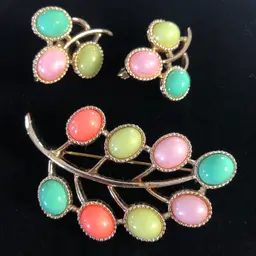 Sarah Coventry Candy Land Brooch Clip On Earrings Set Signed Gold Tone Colorful