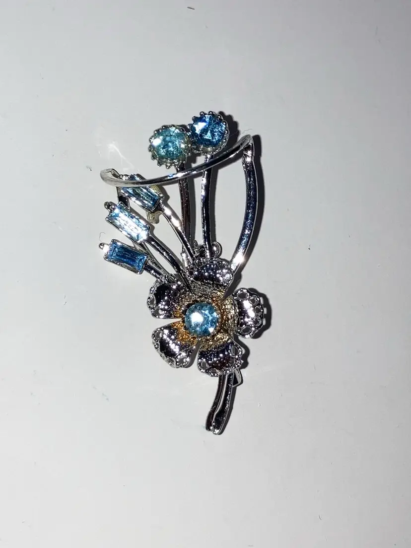 Vintage Floral Spray Brooch With Blue Rhinestones! Silvertone! 1 3/4”!