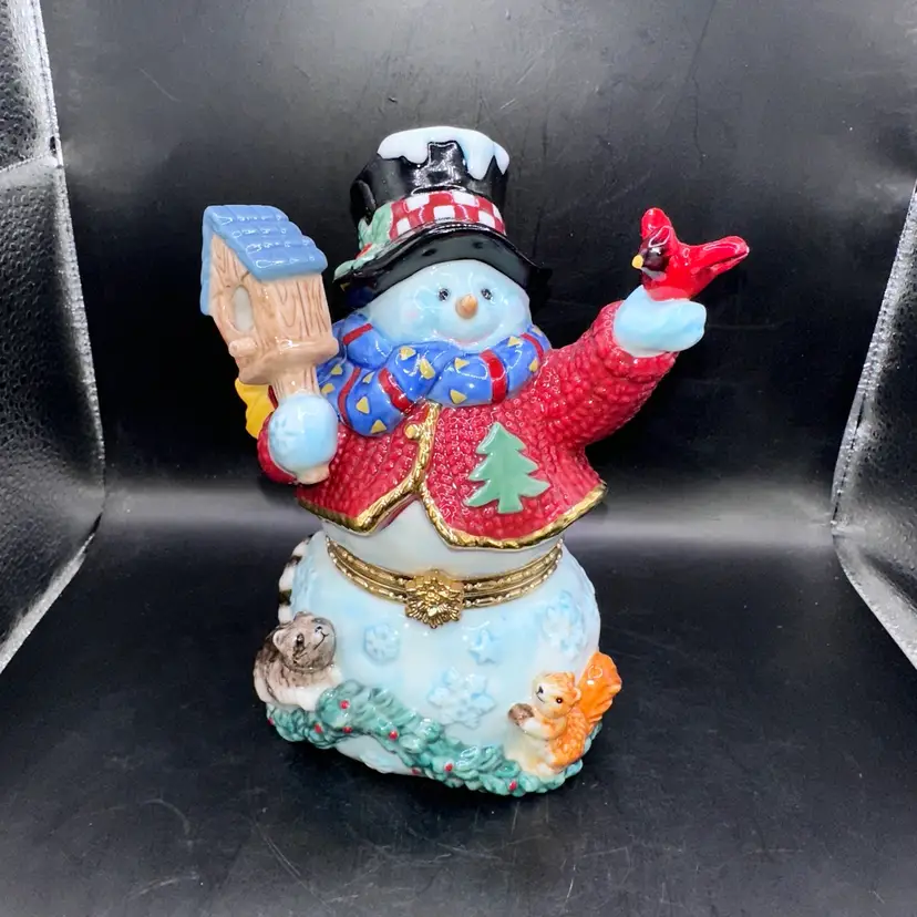 Vintage Porcelain Snowman Nature Winter Scene Trinket Box. Overall Pristine Condition