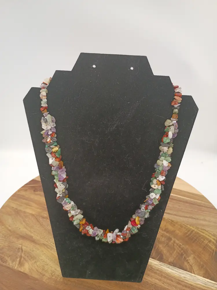 Necklace Semiprecious Stones and Quartz Tapered Width 20-21" Adjustable