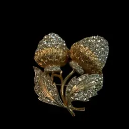 Vintage Goldtone  LG. Lisner Double Score & Leaves Brooch. Pave GL Crystal Rhinestones. Very Stunning Brooch.