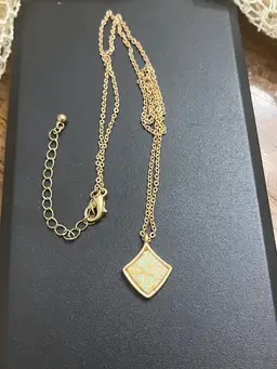 Goldtone Pendant Necklace 16-18”