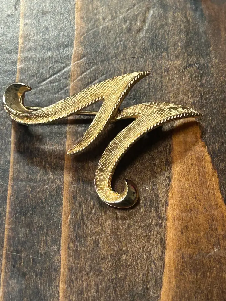 Coro Gold Tone Ribbon M Brooch