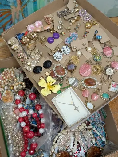 Estate Grandma Jewelry Box Dig