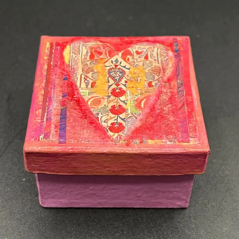 Handmade "Folksi" Lacquer Pink Heart Lidded Box 2.5” 💖
