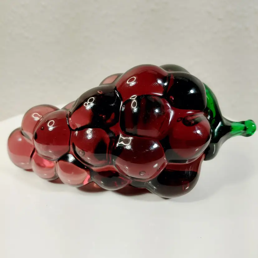 Vintage MCM Art Glass Cluster Of Grapes Amethyst Glows