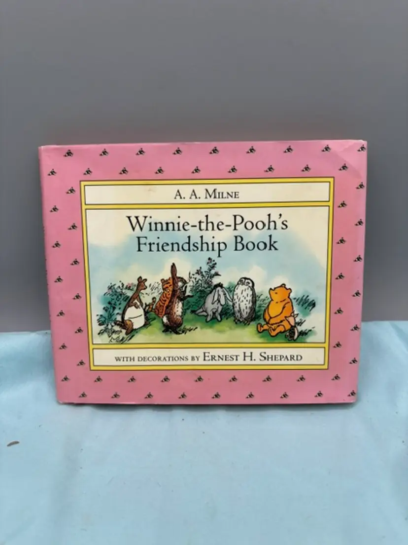 A.A. Milne: Winnie-The Pooh Friendship Book 1994 First Edition Hardcover