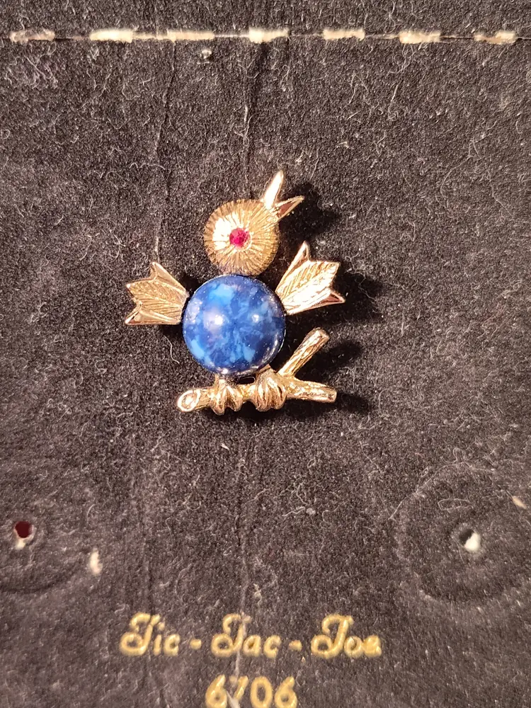 Vintage Sarah Coventry Tic-Tac-Toe bird pin