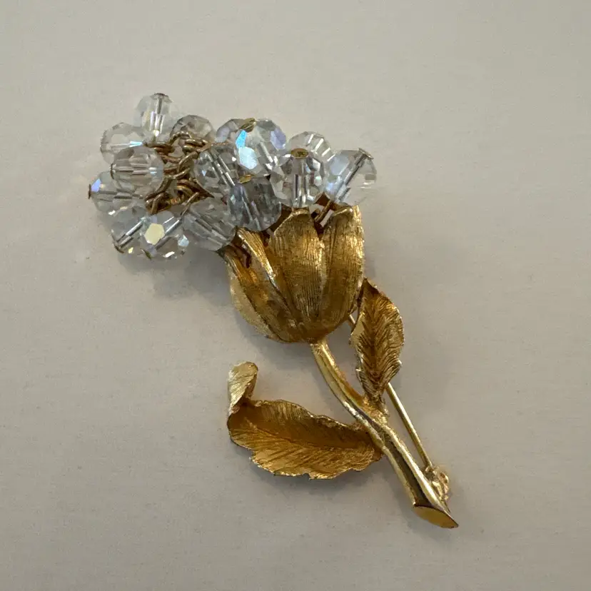 Vintage Goldtone Crystale Dangler Brooch