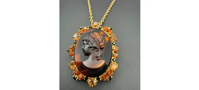 Vintage Juliana DeLizza & Elster Tiger Cameo Brooch Pendant on Gold Tone Chain