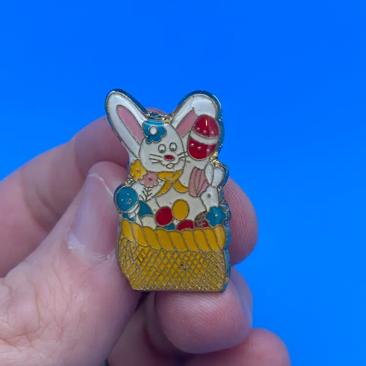 Vintage Lot of 4 Easter Themed Pins
