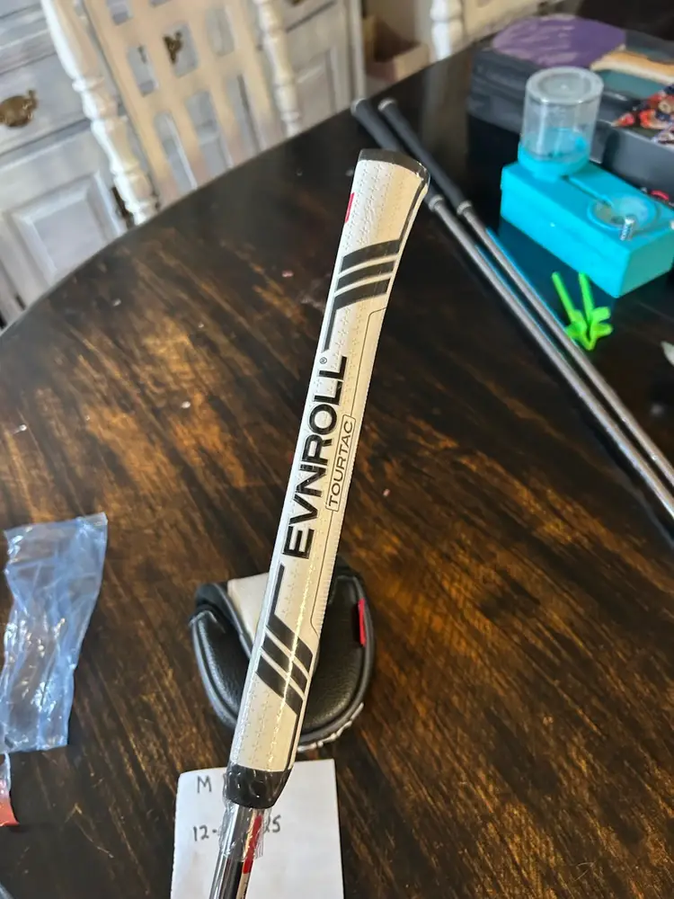 Evenroll Ev12 35” In White Putter With Headcover