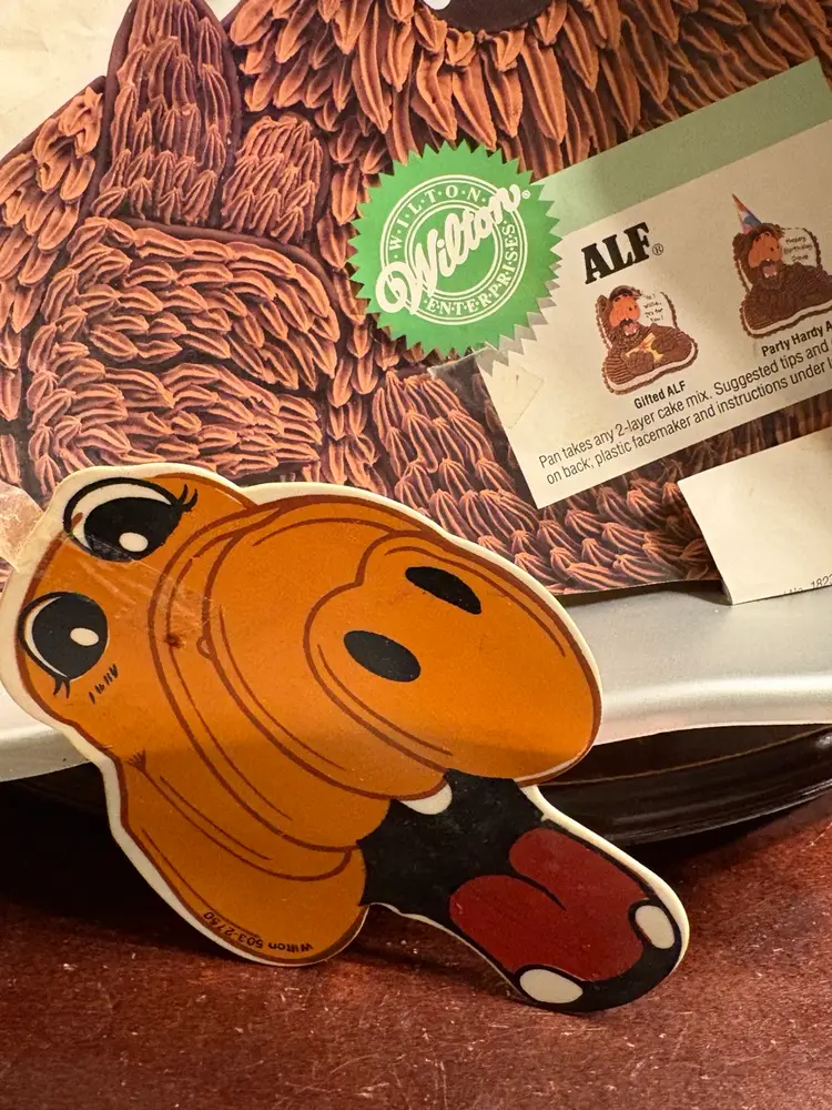 1988 Wilton Alf The Alien Double Cake Pan Mold