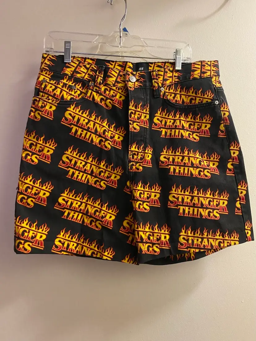 H&M Stranger Things Mens Denim Shorts Waist 34 34” Flames Written Logo Black