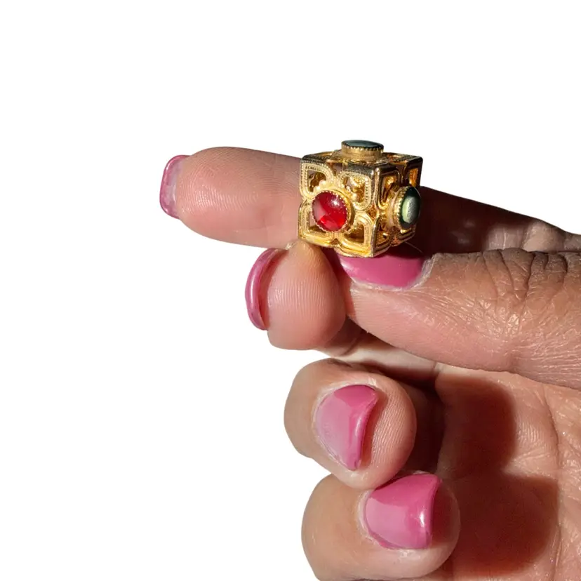 Small Gold Tone Cabochon Box Pendant