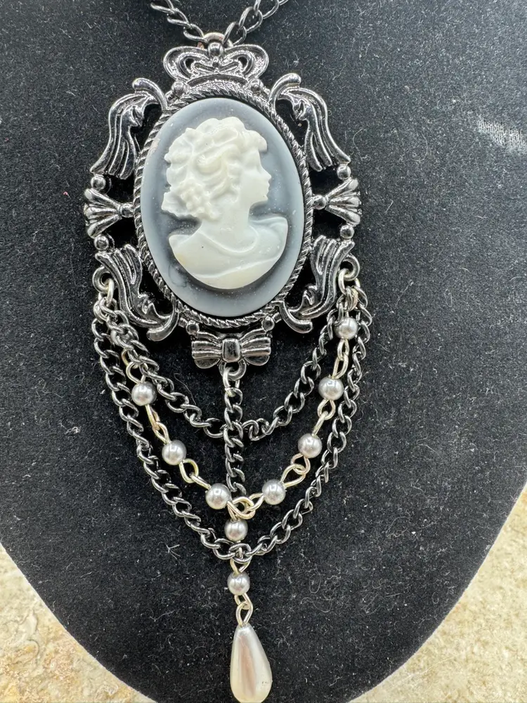 Gunmetal Grey Victorian Style Costume Cameo Necklace With Glass Beads & Faux Pearls