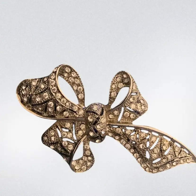 Elegant Silver Tone Brooch With Clear Rhinestones