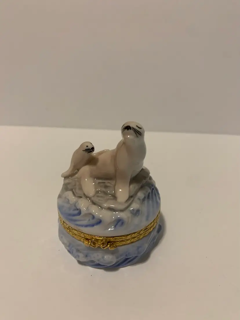 Trinket Box With Seals