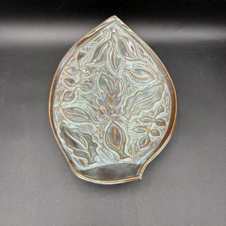 Maxine Hugon Sgrafitto Leaf Studio Pottery Console Dish. Signed