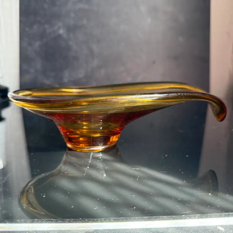 Viking Glass Epic Amber Curved Lip Bowl Centerpiece  8.5”
