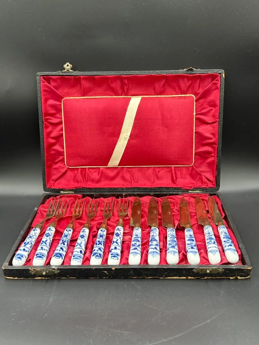 Antique Onion Pattern Blue & White Porcelain Handle Knives & Forks Original Box