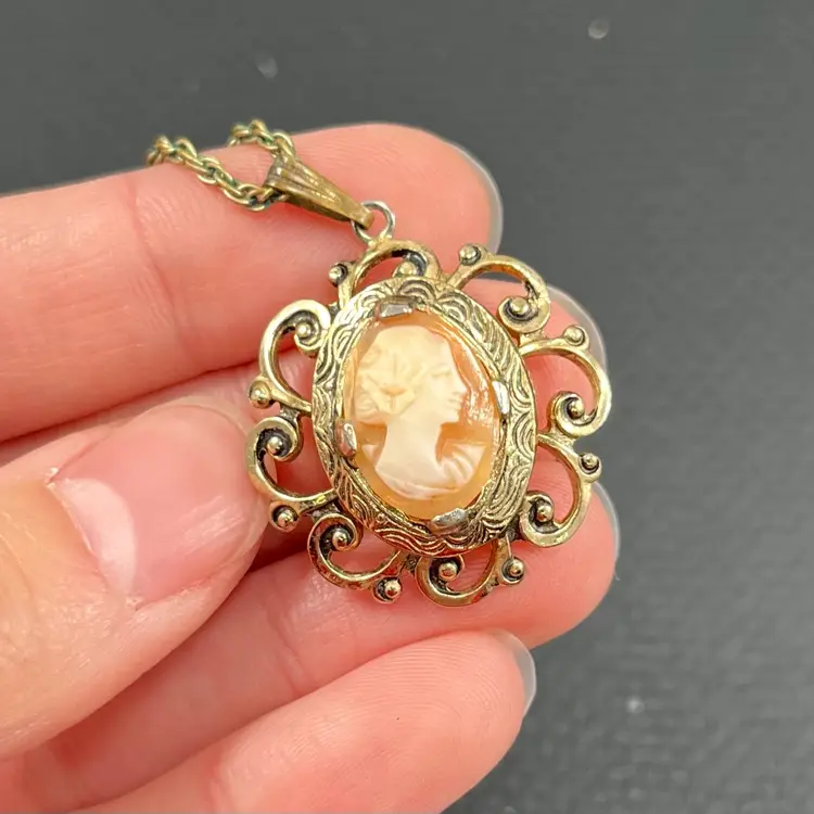 Gold/Bronze Tone Carved Cameo Pendant Necklace, Vintage Cameo Necklace, Gold Tone Filigree Cameo Pendant Necklace, Vintage Costume Jewelry