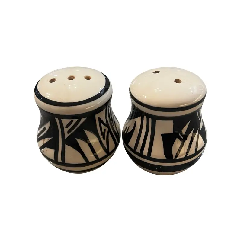 32 Vintage Signed Navajo Native American Hand Painted Kitchen Salt And Pepper Shakers