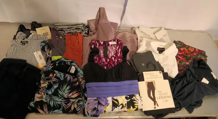 LOT of 16pc Ladies Bundle Manifested