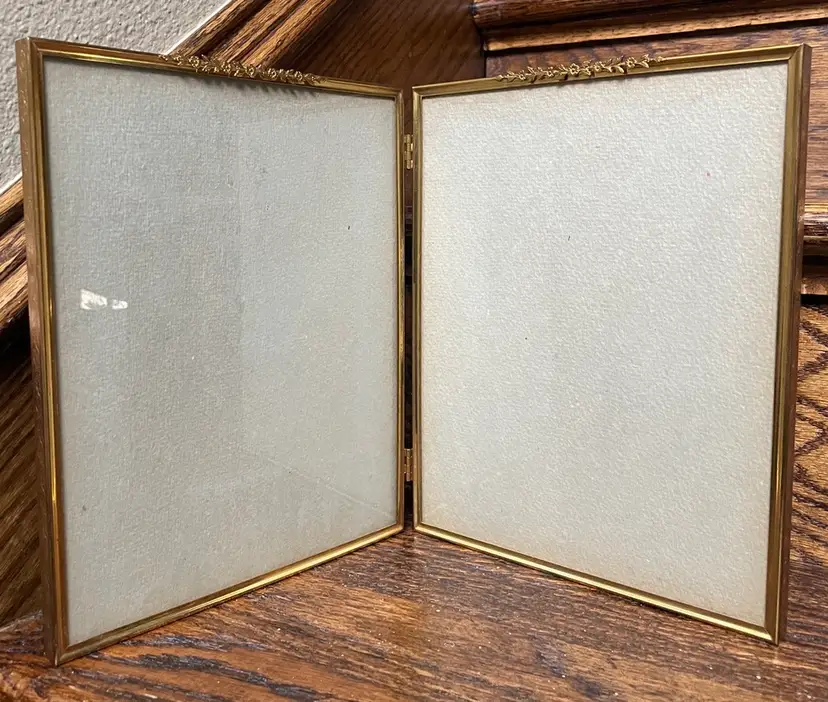 VTG Gold Tone Hinged Bi-Fold 10"x8" Metal Picture Frame with Floral Accents Velvet Back