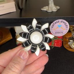 #02 - 01 - Enamel Flowers Each $3 Starting Bid
