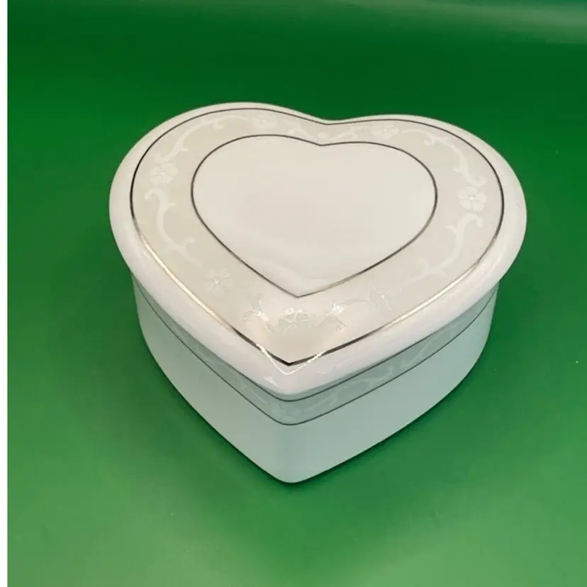 Wedgewood "Icing" Bone China Trinket Heart Shaped Box