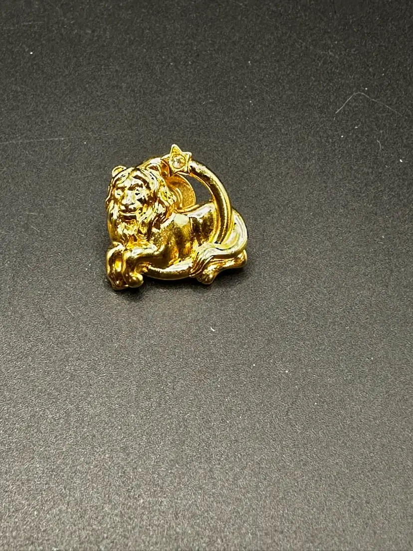 A121 - Avon Leo Lion Pin