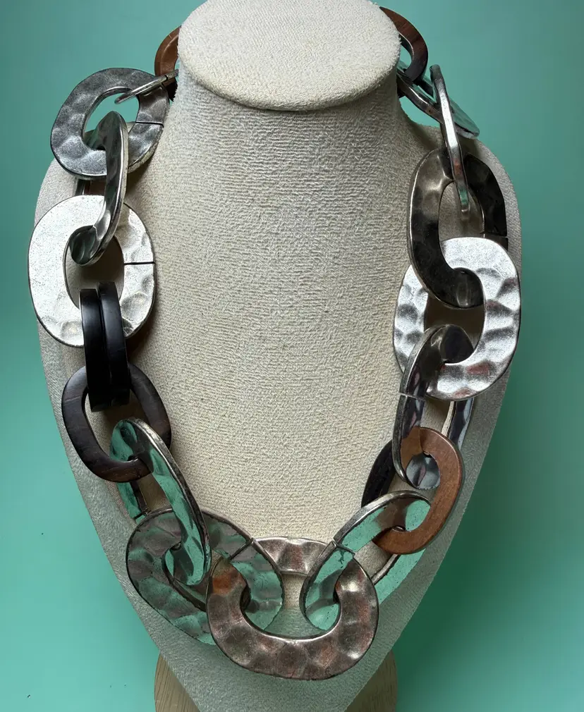 Appartement à Louer Hammered Silver Tone Links & Wood Chunky Statement Necklace