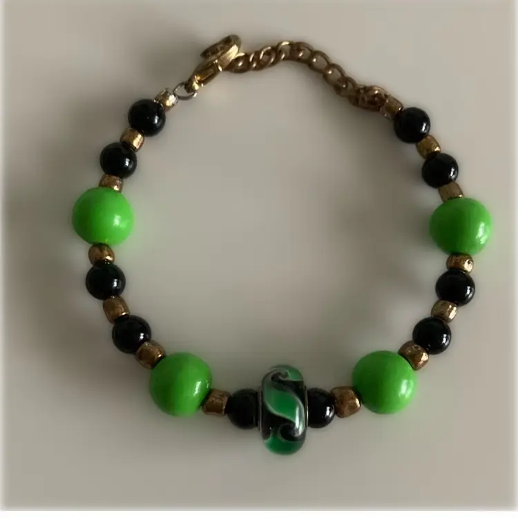 Pretty Green Lampwork Glass Beaded Bracelet