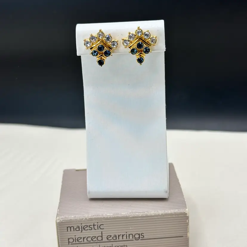 A133 - Avon 1990 Majestic Simulated Sapphire  Post Back Earrings With Box