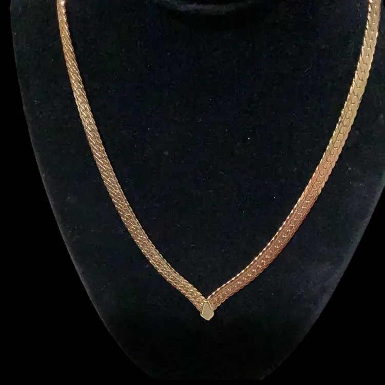 Gorgeous Goldtone  V Style Napier Chain Necklace.