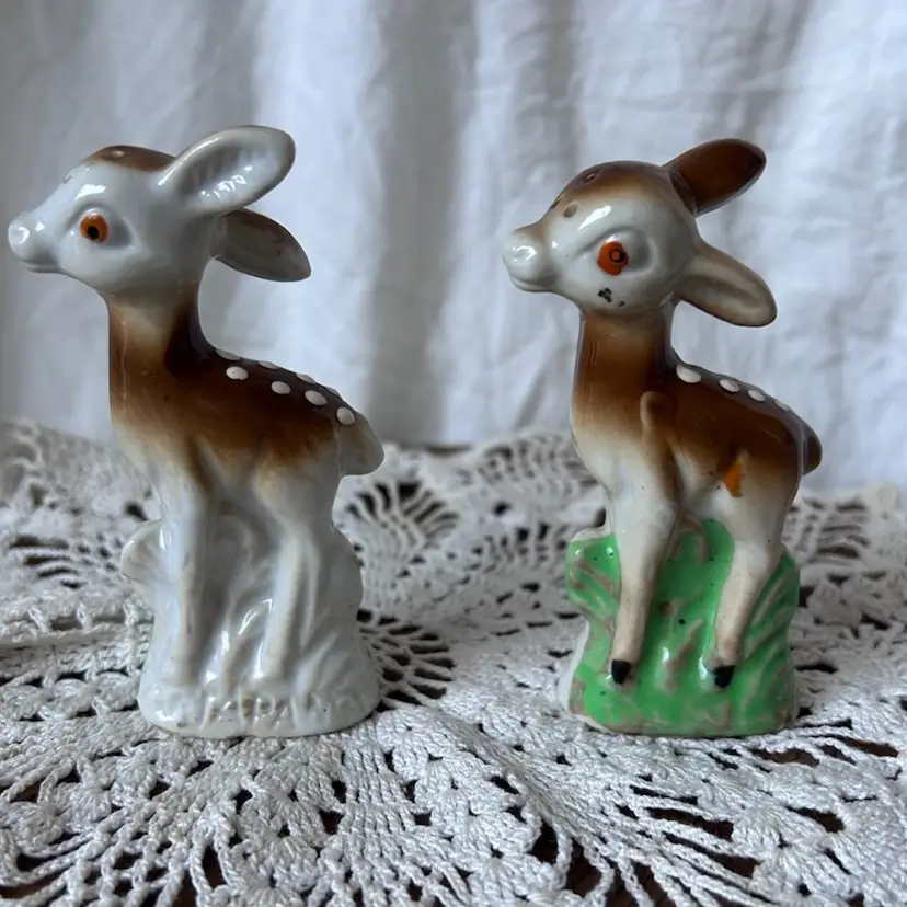 VINTAGE CERAMIC SET OF DEER SPOTTED FAWN SHAKERS 1950s