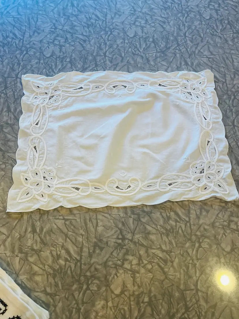 White 13"x19" Place Mat Scalloped Edges Eyelets & Cording