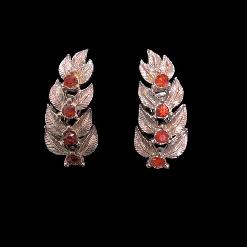 Vintage  Mid ~ Century  1950s / 1960s Goldtone Coro Leaf Clip On Earrings. With Beautiful Amber / Topaz Colored Glass Rhinestones.