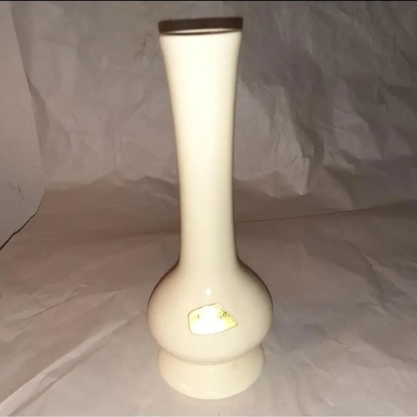 Vintage Haeger Pottery off white Bud vase #304