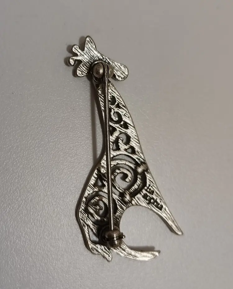 Lia Sophia Silver Tone Giraffe Pin