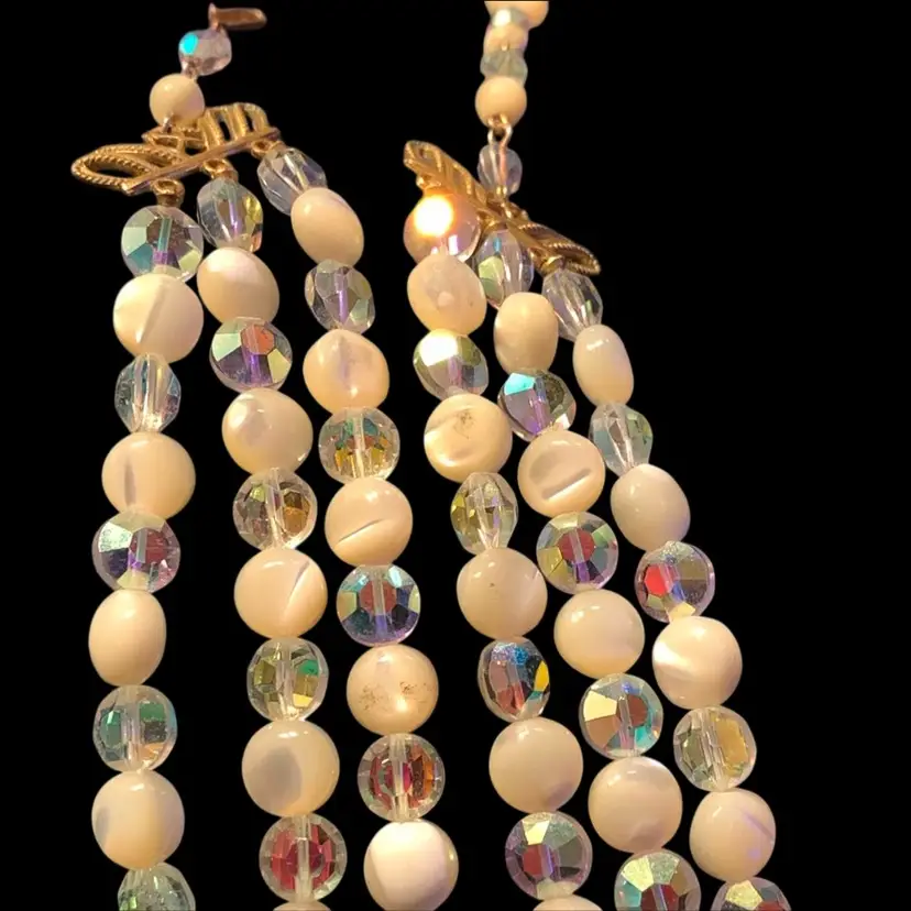 Stunning Vintage Mother Of Pearl Glass Beads Chocker Necklace With AB Rhinestones.