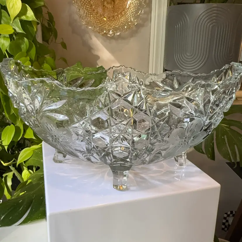 Vintage Footed Centerpiece Bowl – Daisy & Starburst Pattern