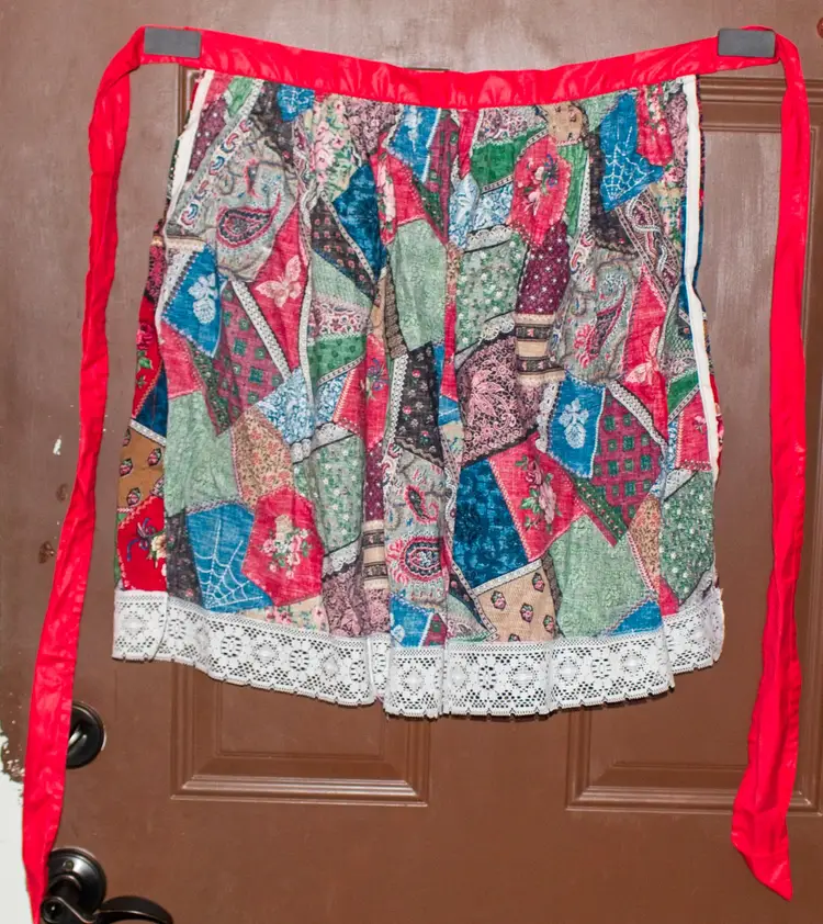 Hand Made Patchwork Pattern Half Apron Lace Trim One Pocket