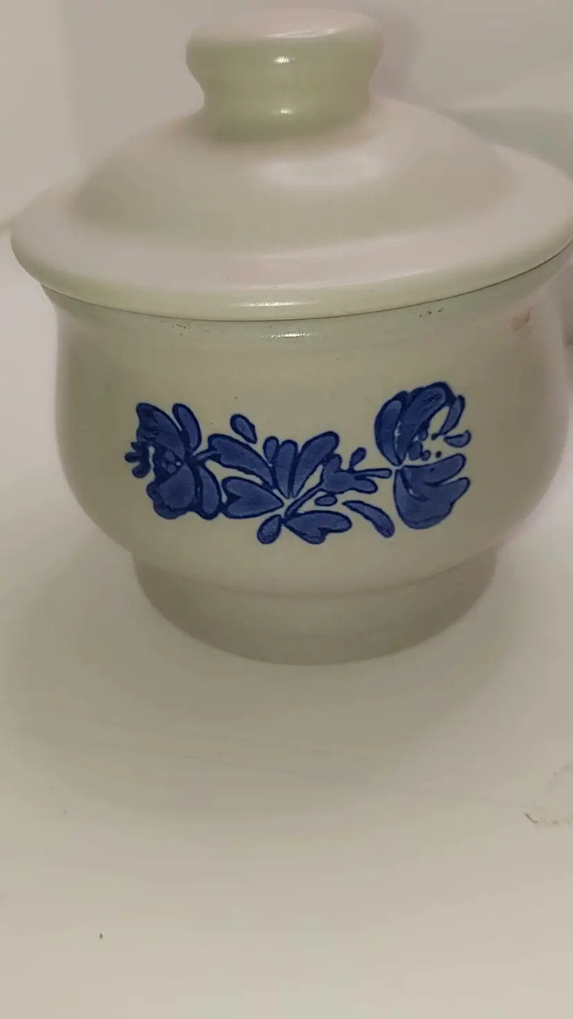 Vintage Pfaltzgraff Yorktowne USA Sugar Bowl & Lid 1970’s Stoneware Blue Floral