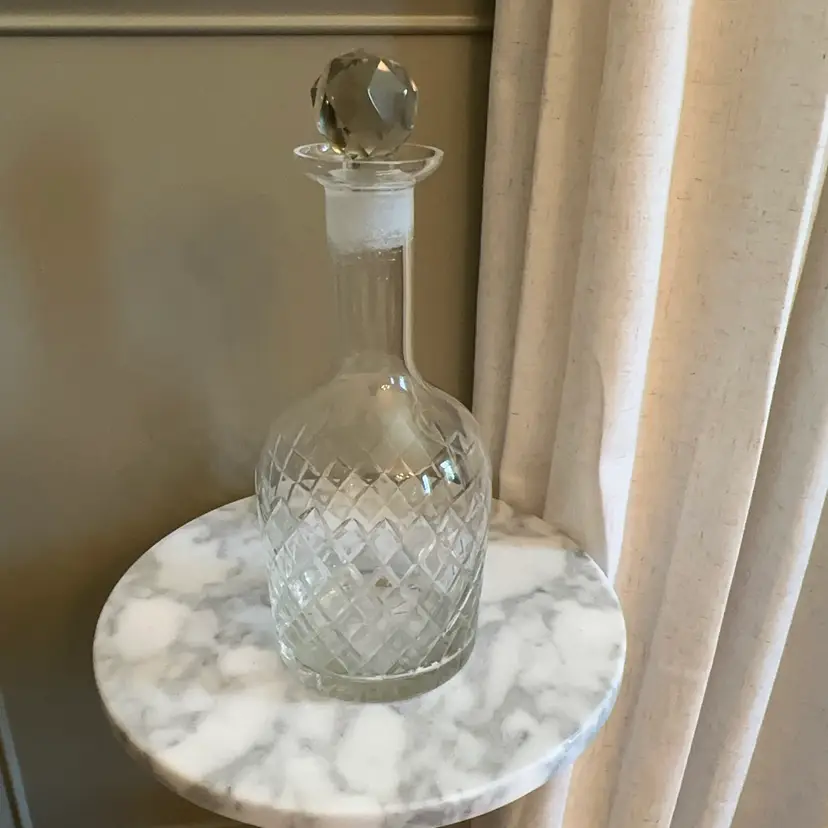 🔔 Glowy Vintage Glowy Glass Decanter