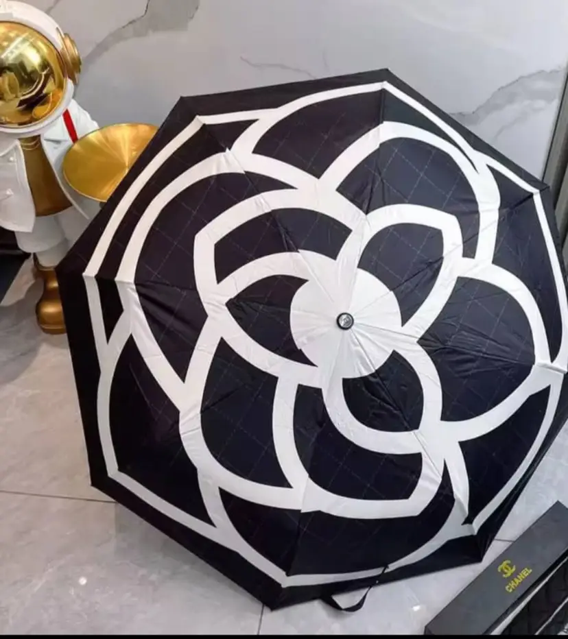 #45 - GWP/VIP CHANEL CAMILA FLOWER BLACK/WHITE UMBRELLA